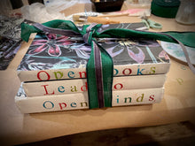 Load image into Gallery viewer, Decor Book Stack